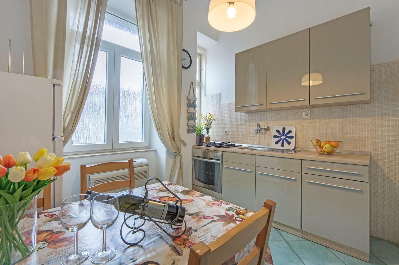 Pula City Center Big Apartment With Private Parking Esterno foto