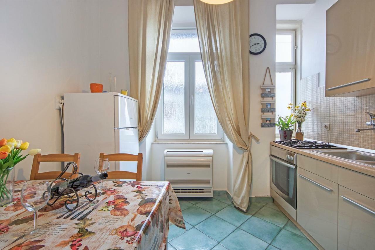 Pula City Center Big Apartment With Private Parking Esterno foto